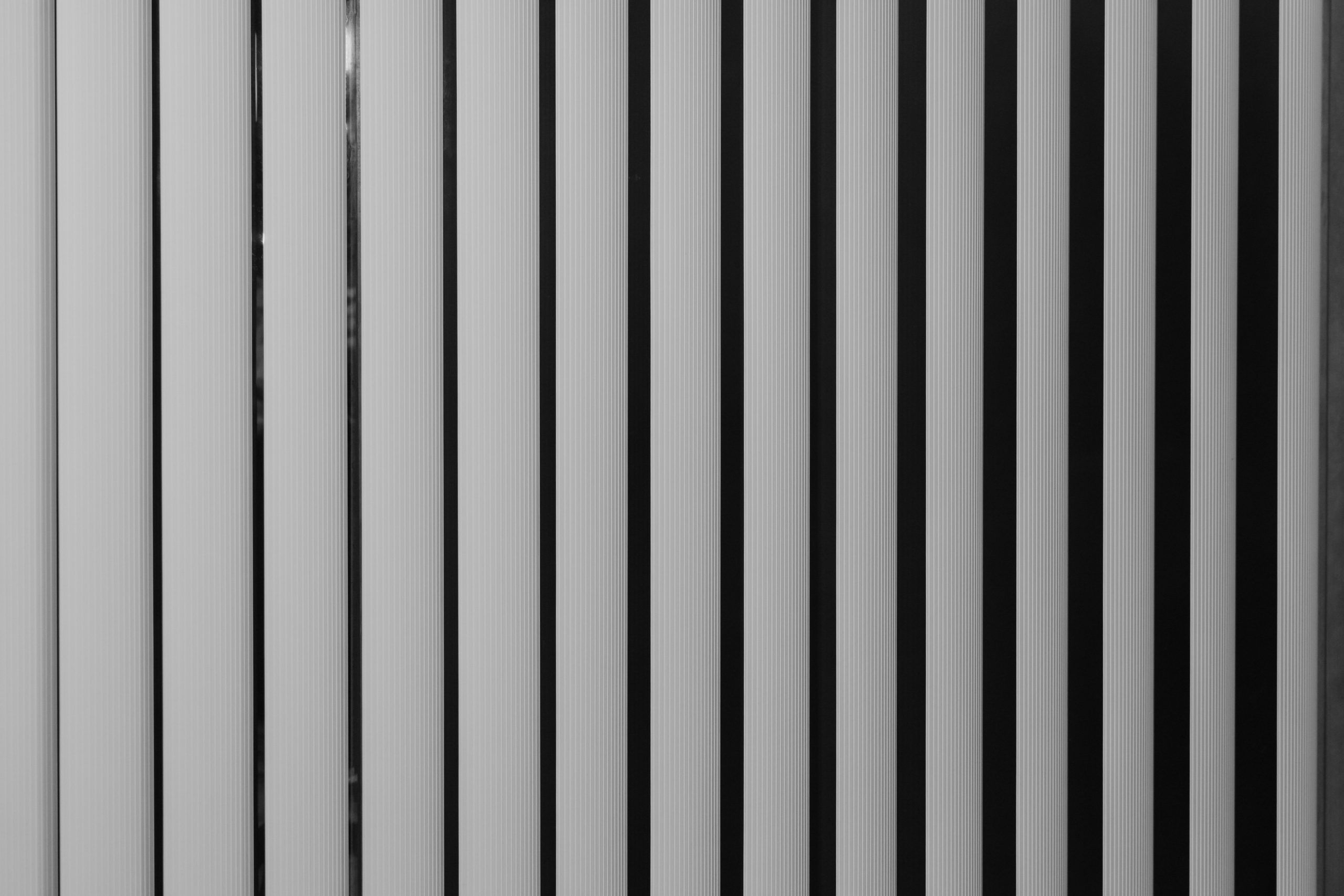 Schwarz weißes Bild von elektrischen Rollläden